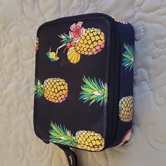 Vera Bradley Cotton Essential Travel Pill Case Pineapple print - Picture 2 of 8